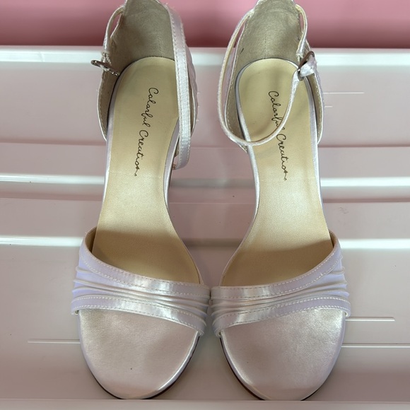 White satin heels - Picture 2 of 6